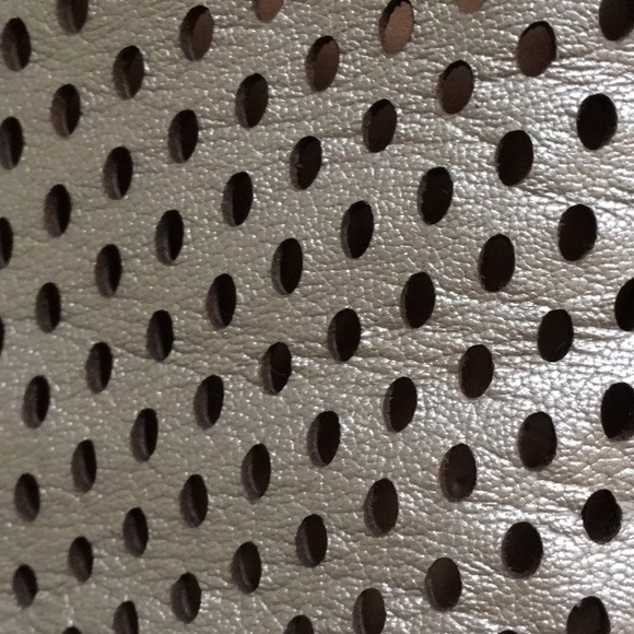 💛GOLD SANDALS💛 - Picture 3 of 4